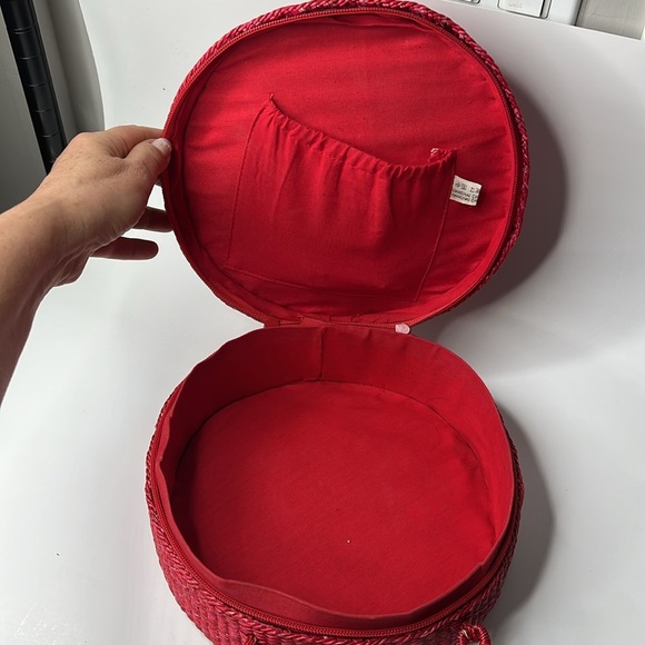 Vintage Round Red Woven Raffia Grass Zip Around Fully Lined Handbag - Picture 4 of 6
